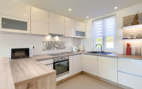 Villa Luna Maris: Meubles, Propriété, Cadre, Bleu Azur, Bois, Éclairage, Design Intérieur, Confort, Sol, Sol