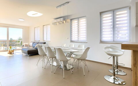 Villa Luna Maris: Meubles, Propriété, Cadre, Bleu Azur, Bois, Éclairage, Design Intérieur, Confort, Sol, Sol