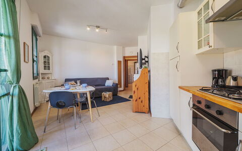 Appartamento Pietrasanta: Meubles, Propriété, Cadre, Bleu Azur, Bois, Éclairage, Design Intérieur, Confort, Sol, Sol