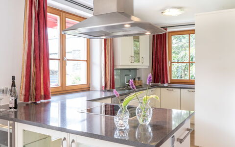 Katschberg 8: Cabinetry, Comptoir, Propriété, Meubles, Bâtiment, Cuisine, Fenêtre, Bois, Design Intérieur, Tiroir
