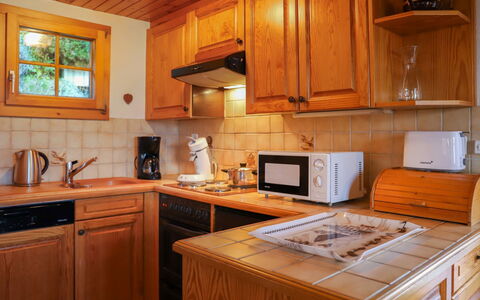 Ushuaia: Cabinetry, Comptoir, Propriété, Meubles, Evier, Appareil De Cuisine, Bois, Cuisine, Électroménager, Évier
