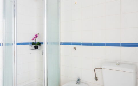 Costa del Silencio 601: Luminaire Plomberie, Sol, Siège De Toilette, Salle De Bains, Sol, Toilette, Évier, Design Intérieur, Plomberie, Tuile
