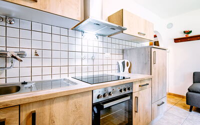 Cesa Minach 440.1: Cabinetry, Comptoir, Meubles, Evier, Robinet, Évier, Cuisinière, Cuisine, Luminaire Plomberie, Appareil De Cuisine