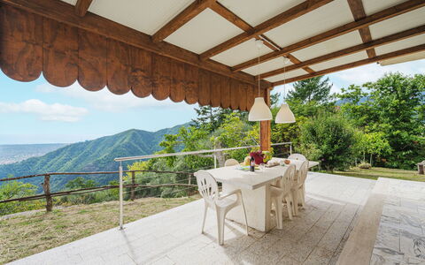 Casa Giulia: Plante, Propriété, Ciel, Table, Ombre, Bois, Mobilier De Jardin, Bâtiment, Arbre, Loisir
