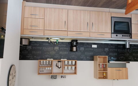 Am Meintetal: Cabinetry, Comptoir, Bois, Bâtiment, Design Intérieur, Sol, Sol, Cuisine, Tache De Bois, Matériel De La Propriété