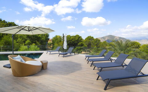 Mucho: Ciel, Nuage, Mobilier De Jardin, Ombre, Balancelle, Bois, Confort, Arbre, Loisir, Paysage