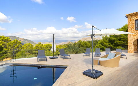 Mucho: Nuage, Ciel, L'Eau, Bleu Azur, Piscine, Mobilier De Jardin, Arbre, Ombre, Loisir, Design Urbain