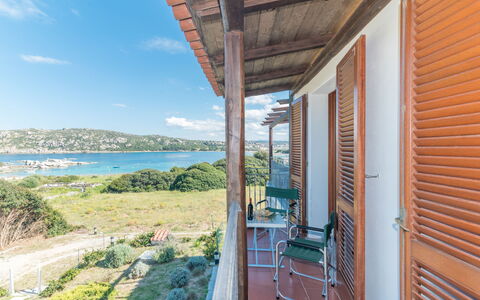 Capo Testa: Ciel, Plante, L'Eau, Nuage, Bâtiment, Porche, Bois, Ombre, Chalet, Zone Résidentielle