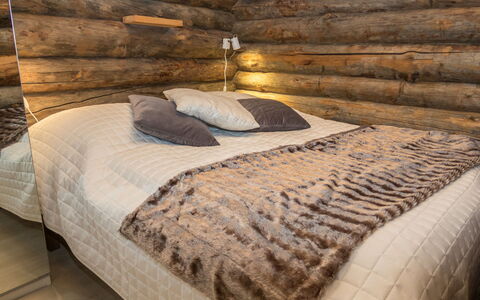 Salmikangas F1: Bois, Dur, Tache De Bois, Chambre, Linge, Matériau Naturel, Planche, Parquet, Literie, Lit