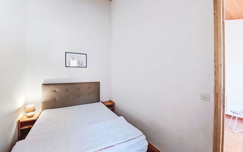 Les Mathes 220: Mur, Lit, Chambre, Sol, Sol, Drap De Lit, Bois, Design Intérieur, Literie, Meubles