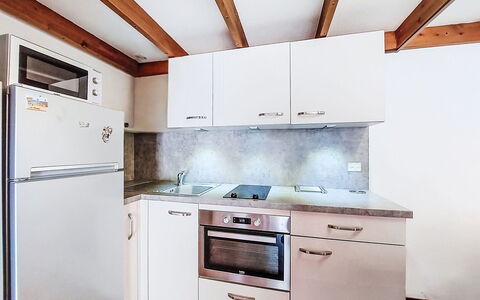 Les Mathes 220: Cuisine, Principaux Appliance, Sol, Appareil De Cuisine, Bois, Meubles, Comptoir, Design Intérieur, Cabinetry, Sol