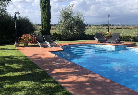 Il Campanile: Nuage, L'Eau, Ciel, Plante, Jour, Propriété, Arbre, Ombre, Architecture, Paysage Naturel