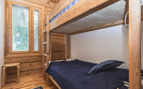 Sallan Lumous a: Bois, Lit Superposé, Sol, Chambre, Sol, Tache De Bois, Lit, Dur, Pièce, Dortoir