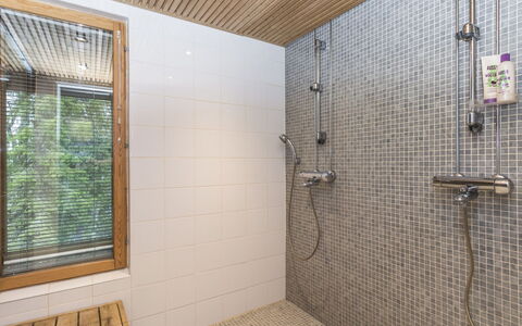 Sallan Lumous a: Sol, Bois, Sol, Plafond, Design Intérieur, Luminaire Plomberie, Plomberie, Salle De Bains, Tete De Douche, Tuile