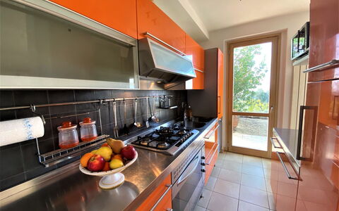 Casa Chiara: Cabinetry, Aliments, Comptoir, Appareil De Cuisine, Cuisinière, Gaz Poele, Cuisine, Électroménager, Orange, Bois
