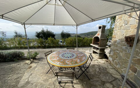 Casa Chiara: Plante, Table, Propriété, Meubles, Bâtiment, Ombre, Chaise, Ciel, Éclairage, Mobilier De Jardin