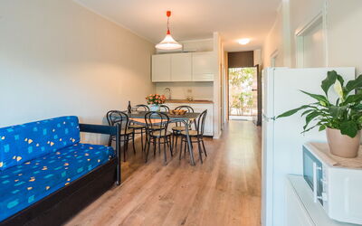 Bilo Standard Garden 650.4: Table, Propriété, Meubles, Plante, Pot De Fleur, Design Intérieur, Plante D'Appartement, Bois, Cabinetry, Salon