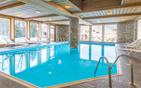 La Plagne 647: L'Eau, Bâtiment, Propriété, Piscine, Maison, Design Intérieur, Chaise, Sol, Fenêtre
