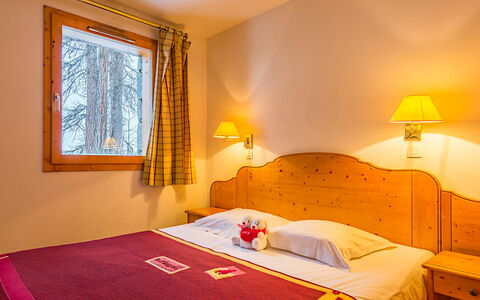 La Plagne 647: Propriété, Meubles, Confort, Bois, Design Intérieur, Textile, Éclairage, Fenêtre, Ombre, Architecture