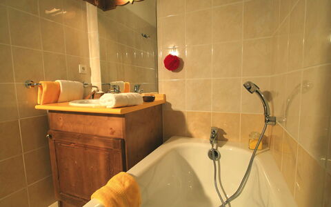 Vallandry 651: Baignoire, Luminaire Plomberie, Robinet, Propriété, Salle De Bains, Design Intérieur, Éclairage, Sol, Sol