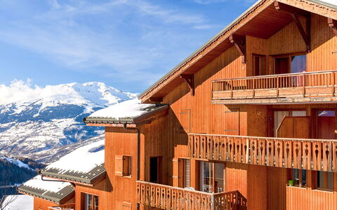 Vallandry 651: Ciel, Nuage, Bâtiment, Fenêtre, Bois, Montagne, Maison, Neige, Pente, Zone Résidentielle