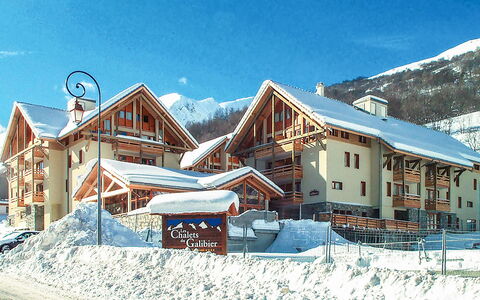 Valloire 651: Ciel, Neige, Bâtiment, Fenêtre, Maison, Pente, Nuage, Gelé, Paysage, Géologique Phénomène