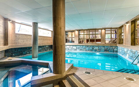 Les Gets 651: L'Eau, Piscine, Rectangle, Ombre, Sol, Sol, Ligne, Loisir, Bois, Verre