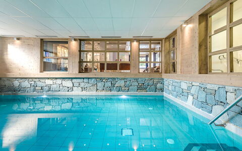 Les Gets 651: L'Eau, Propriété, Piscine, Fenêtre, Design Intérieur, Sol, Sol, Loisir, Immobilier, Verre