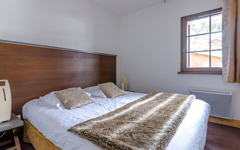 Les Gets 651: Meubles, Bâtiment, Propriété, Fenêtre, Confort, Bleu Azur, Bois, Cadre De Lit, Design Intérieur