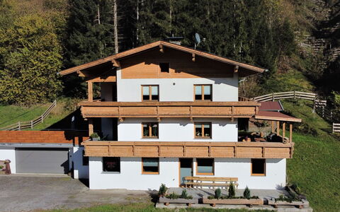 Sonnigs Platzl: Neige, Ciel, Montagne, Fenêtre, Nuage, Bâtiment, Maison, Pente, Arbre, Chalet