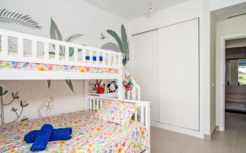 Mañanas Felices Iii: Design Intérieur, Chambre, Meubles, Sol, Sol, Lit, Textile, Plafond, Appartement, Domicile