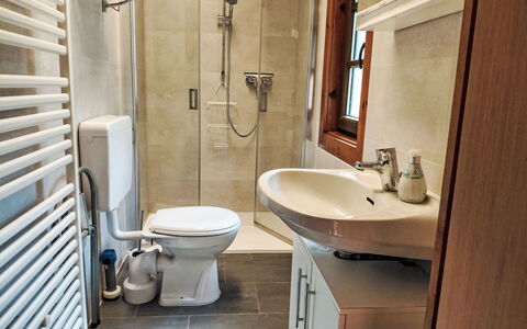 Geli: Siège De Toilette, Salle De Bains, Toilette, Luminaire Plomberie, Lavabo, Évier, Sol, Design Intérieur, Sol, Robinet