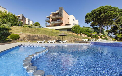 Lloret Garden: L'Eau, Ciel, Ressources En Eau, Plante, Bâtiment, Bleu Azur, Arbre, Piscine, Paysage Naturel, Maison