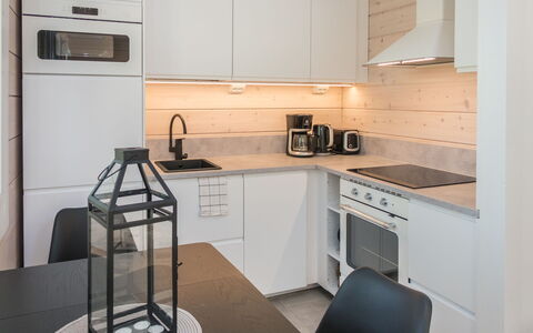 Kitkanvee 1: Cuisine, Appareil De Cuisine, Comptoir, Design Intérieur, Sol, Meubles, Bois, Principaux Appliance, Cabinetry, Luminaire