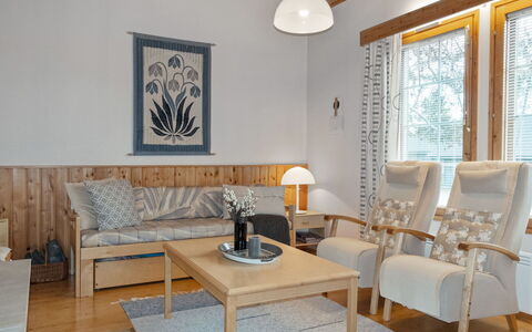 Siulapalkinen a 4: Meubles, Design Intérieur, Sol, Sol, Bois, Pièce, Éclairage, Plafond, Canapé, Salon