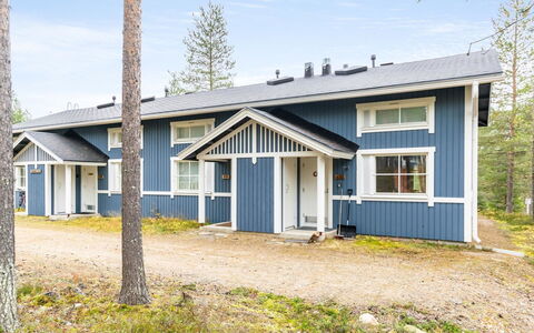 Oivanpyhä C 10: Balcon, Appartement, Ombre, Verre, Condominium, Balustrade, Porche, Daylighting, Plate-Forme, Mobilier De Jardin