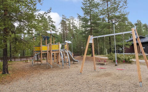 Vuokatti Panorama: Bois, Siding, Toit, Chalet, Maison, Domicile, Porte, Porche, Batiments Jardin, Ferme