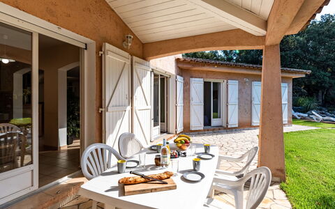 Corba Bala: Bâtiment, Propriété, Bois, Design Intérieur, Table, Bureau D'Ordinateur, Maison, Fenêtre