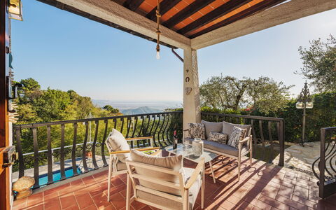 Villa Mistral: Bois, Éclairage, Design Intérieur, Sol, Sol, Salon, Immobilier, Dur, Table, Faisceau