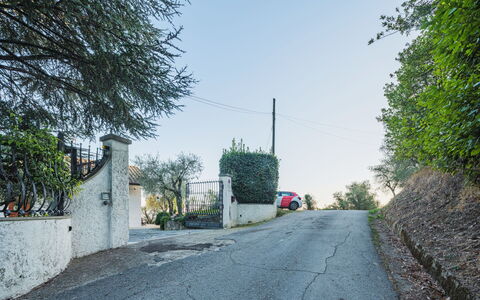 Villa Mistral: Bois, Éclairage, Design Intérieur, Sol, Sol, Salon, Immobilier, Dur, Table, Faisceau