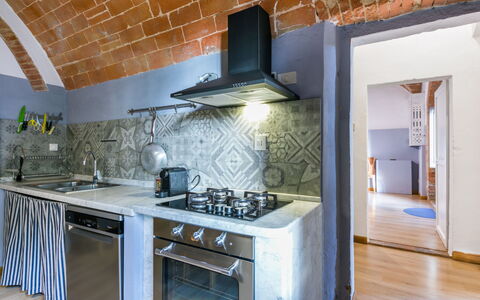 Saletto: Comptoir, Propriété, Cabinetry, Cuisine, Cuisinière, Bois, Robinet, Design Intérieur, Évier, Sol