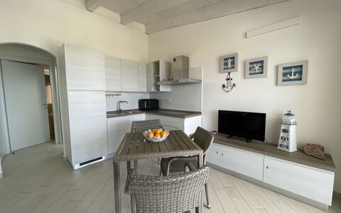 Le Verande Bilo con Piscina: Cabinetry, Appareil De Cuisine, Bois, Design Intérieur, Sol, Sol, Cuisine, Cuisinière, Dur, Porte