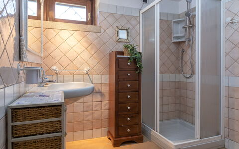 Valentina: Sol, Design Intérieur, Luminaire Plomberie, Sol, Bois, Salle De Bains, Plomberie, Pièce, Lavabo, Tuile