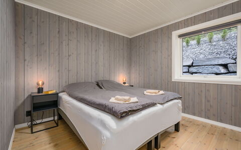 Mathias: Bois, Chambre, Sol, Plafond, Literie, Drap De Lit, Lit, Cadre De Lit, Planche, Dur
