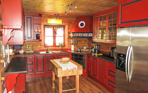 Lindefjeldbu: Cabinetry, Propriété, Comptoir, Bois, Table, Cuisine, Bâtiment, Design Intérieur, Tache De Bois, Dur