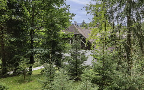 Harrachov 130: Neige, Ciel, Montagne, Fenêtre, Nuage, Bâtiment, Maison, Pente, Arbre, Chalet