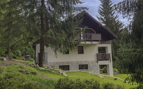 Harrachov 130: Neige, Ciel, Montagne, Fenêtre, Nuage, Bâtiment, Maison, Pente, Arbre, Chalet