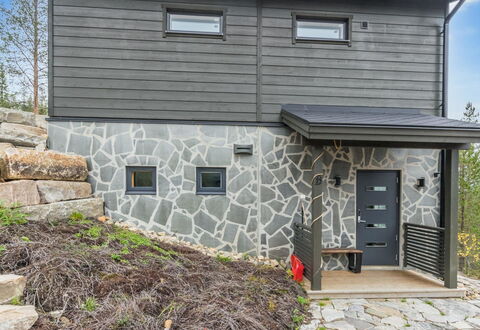 Riiditupa B: Balcon, Appartement, Ombre, Verre, Condominium, Balustrade, Porche, Daylighting, Plate-Forme, Mobilier De Jardin