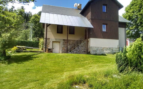 Garden & Pets Escape: Neige, Ciel, Montagne, Fenêtre, Nuage, Bâtiment, Maison, Pente, Arbre, Chalet