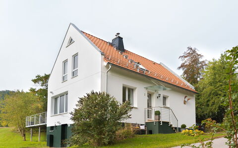 Forsthaus Gut Malberg: Neige, Ciel, Montagne, Fenêtre, Nuage, Bâtiment, Maison, Pente, Arbre, Chalet